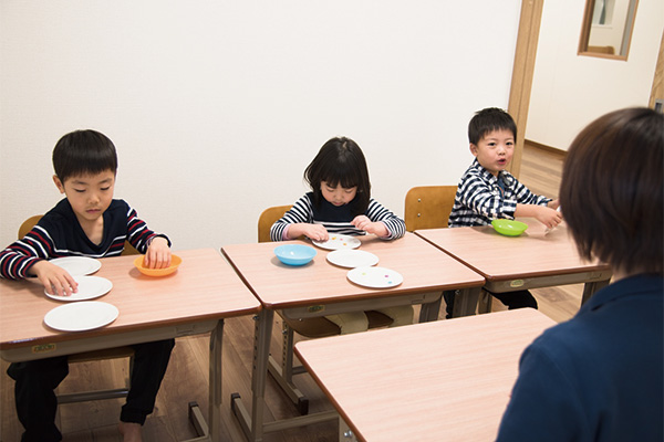 小学生のお子様へ 児童発達支援スクール コペルプラス 発達障害や言葉の遅れが気になる子供の療育 幼児教室